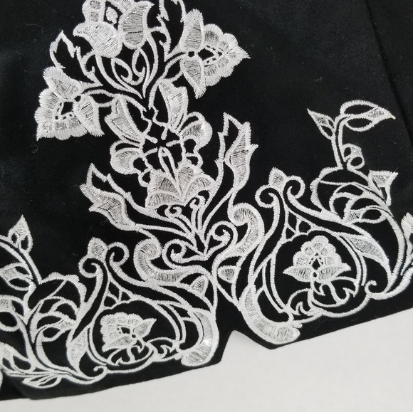 White House  Black  Market Size 2 -137 - Picture 2 of 7